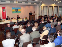 Rund 80 Gäste wohnten der Unterzeichnung des Freundschaftsabkommens zwischen der Gemeinde Senden und der polnischen Stadt Koronowo im Rathaus bei.