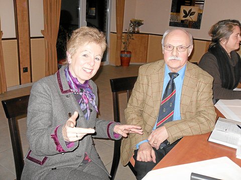 Angelica Schwall-Düren (l.) warb für den Beitritt zum Bundesverband. Vorsitzender Hans-Jürgen Pohl rechnete die Kosten dafür vor.Foto: (bev) 